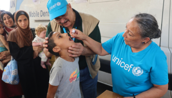 Vaccinazione antipolio per i bambini di Gaza. Al via la seconda fase, quella risolutiva, dopo il successo della prima. Ma serve una tregua dei combattimenti La malattia è ricomparsa a causa della guerra, dice l’UNICEF