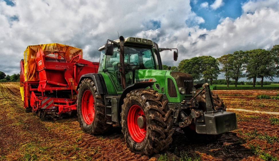 L’agricoltura europea sempre più industrializzata. Scompaiono le piccole aziende e cala la sostenibilità ambientale La sicurezza alimentare è nelle mani della finanza e grandi aziende, con perdita di posti di lavoro soprattutto nelle aree rurali