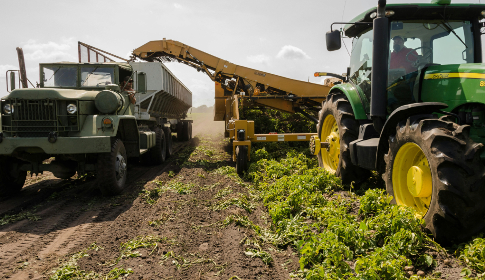 Fondi europei per l’agricoltura a pochi miliardari, mentre la piccola azienda muore. Un’inchiesta del Guardian